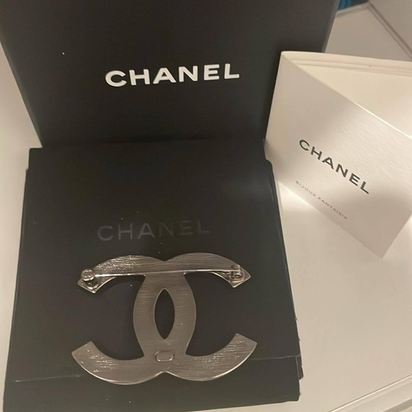 Chanel Silver Crystal Emblem - Picture 2 of 4